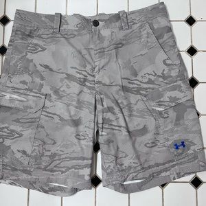 Under Armour mens cargo fishing shorts. Size 36.
